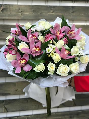 Букет цветов из: Розы и Хризантемы в Русско-Высоцкое