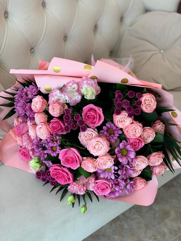 Букет цветов из: Хризантемы, Розы и Лизиантусы в Русско-Высоцкое