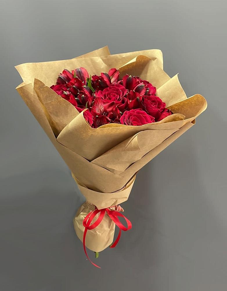 Букет цветов из: Альстромерии и Розы в Русско-Высоцкое