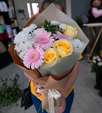 Букет цветов из:  Герберы, Розы и Хризантемы в Русско-Высоцкое