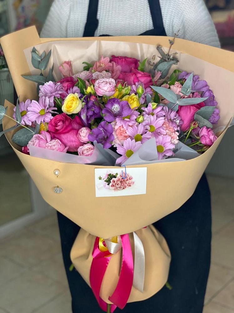 Букет цветов из: Хризантемы, Гвоздики и Альстромерии в Русско-Высоцкое