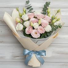 Букет цветов из:  Лизиантусы в Русско-Высоцкое