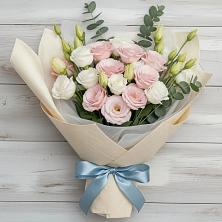 Букет цветов из:  Лизиантусы в Русско-Высоцкое
