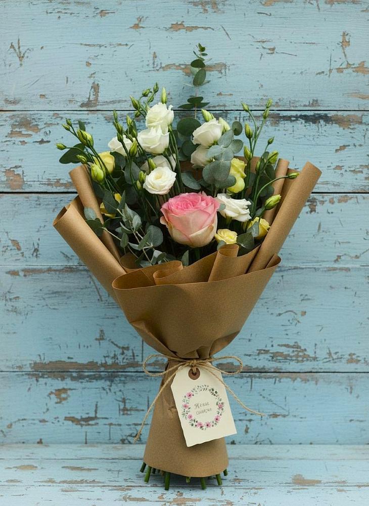 Букет цветов из: Розы и Лизиантусы в Русско-Высоцкое