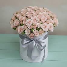 Цветочная композиция из Розы в шляпной коробке в Русско-Высоцкое