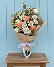 Букет цветов из:  Альстромерии, Лизиантусы, Розы и Хризантемы #REPLACE_PRED# Русско-Высоцкое