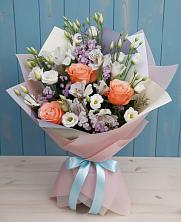 Букет цветов из:  Лизиантусы, Розы, Альстромерии и Гипсофила в Русско-Высоцкое