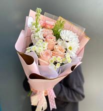 Букет цветов из:  Хризантемы и Розы в Русско-Высоцкое