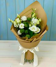 Букет цветов из:  Хризантемы и Лизиантусы в Русско-Высоцкое