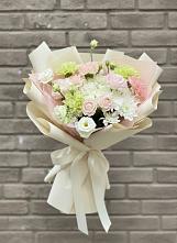 Букет цветов из:  Гвоздики, Розы, Лизиантусы и Хризантемы в Русско-Высоцкое