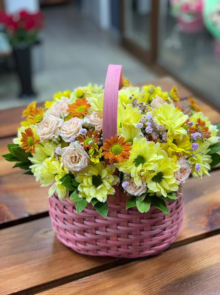 Цветочная композиция из Хризантемы и Розы в корзине в Русско-Высоцкое