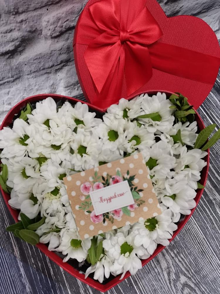 Цветочная композиция из Хризантемы в виде сердца в Русско-Высоцкое