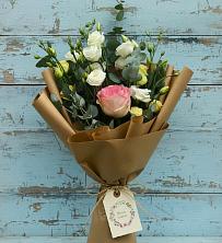 Букет цветов из:  Розы и Лизиантусы в Русско-Высоцкое