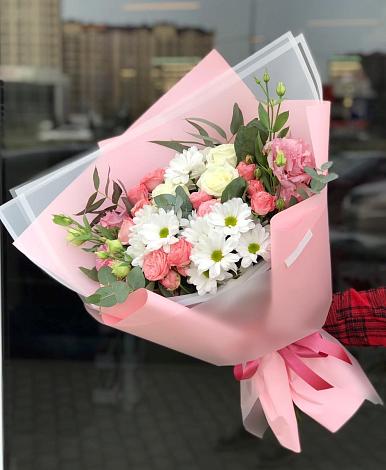 Букет цветов из: Розы, Лизиантусы и Хризантемы в Русско-Высоцкое