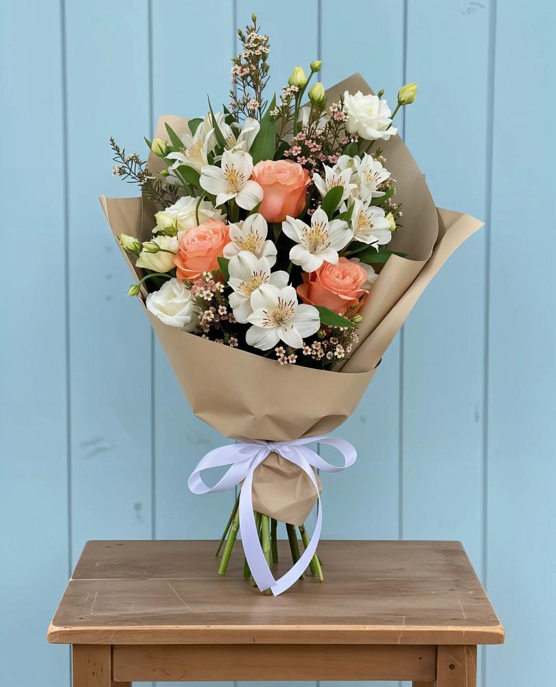 Букет цветов из: Альстромерии, Лизиантусы, Розы и Хризантемы в Русско-Высоцкое