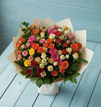 Букет Микс из разноцветных кустовых роз в Русско-Высоцкое