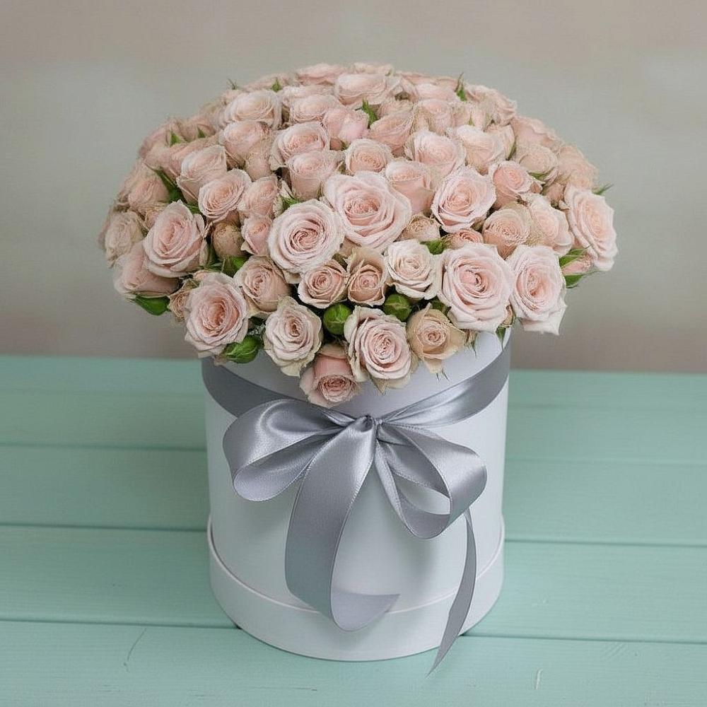 Цветочная композиция из Розы в шляпной коробке в Русско-Высоцкое